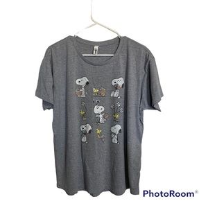 Woman’s Medium Grey Snoopy T Shirt Size M